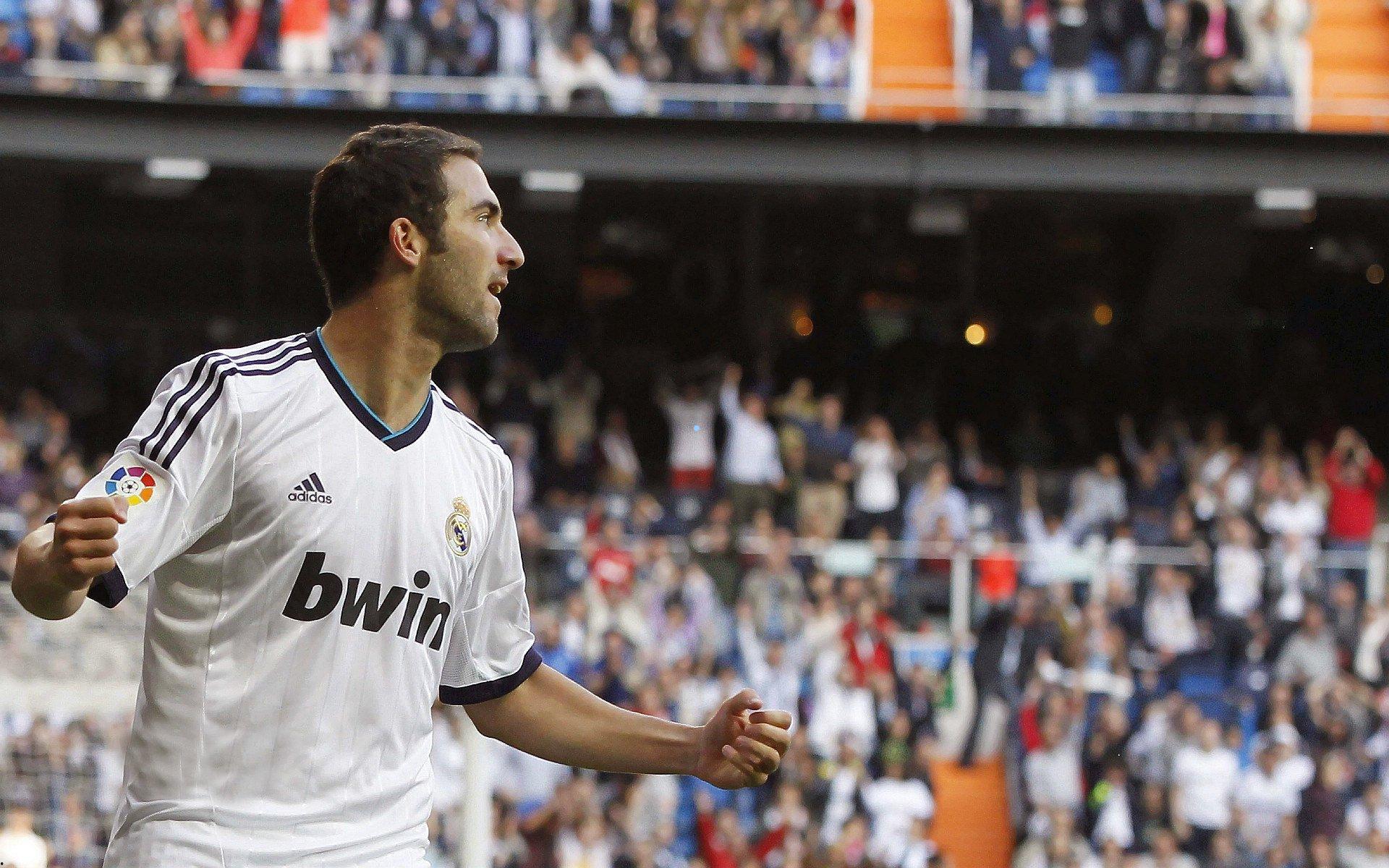 【kaiyun】法兰克福客场球迷大规模无票闯关事件 诺坎普安保迅捷反应化解危机